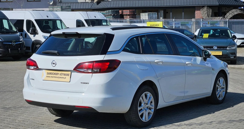 Opel Astra cena 46500 przebieg: 208500, rok produkcji 2017 z Brzeziny małe 211